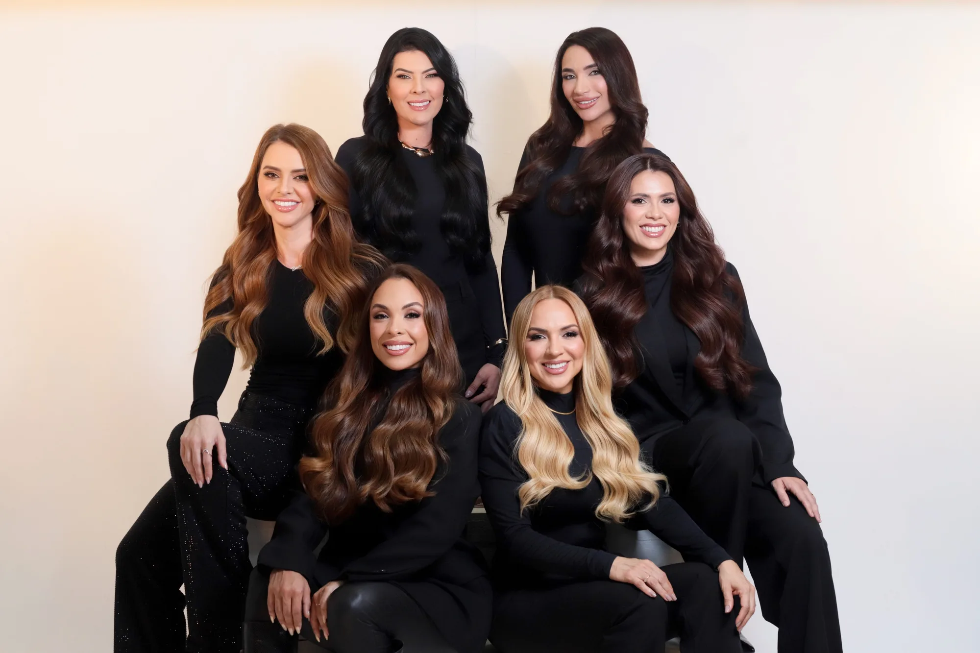 Seis modelos com cabelos longos aplicados pelo método Slim Hair.